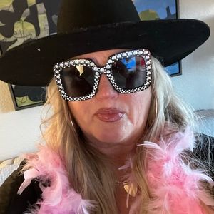Meet your Posher, Sherrie